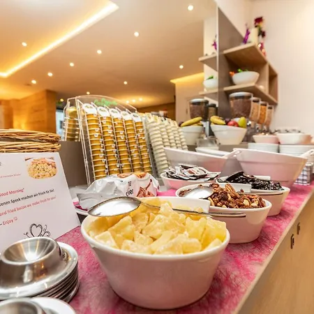 Enjoy The Alps Ξενοδοχείο με διαμερίσματα 4*